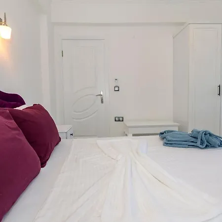 Villa Kaya Koey'de Oezel Havuzlu, 5 Yatak Odali Lueks Albera *