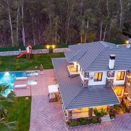 Villa Kaya Koey'de Oezel Havuzlu, 5 Yatak Odali Lueks Albera *