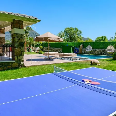 Kaya Koey'de Oezel Havuzlu, 5 Yatak Odali Lueks Albera Villa