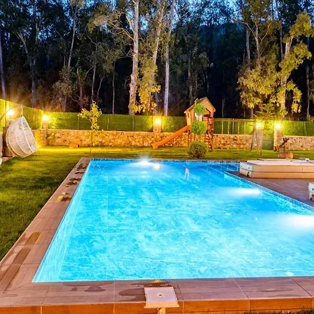 Kaya Koey'de Oezel Havuzlu, 5 Yatak Odali Lueks Albera * Fethiye