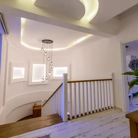 Kaya Koey'de Oezel Havuzlu, 5 Yatak Odali Lueks Albera Fethiye