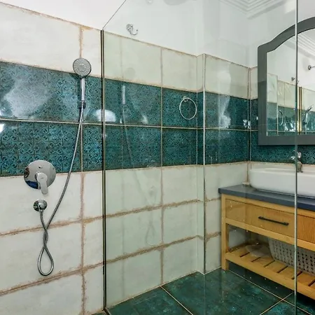 Kaya Koey'de Oezel Havuzlu, 5 Yatak Odali Lueks Albera