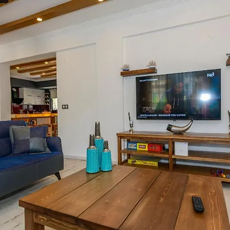 Kaya Koey'de Oezel Havuzlu, 5 Yatak Odali Lueks Albera Villa