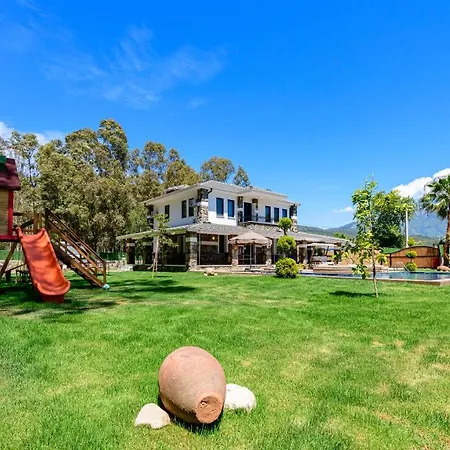 Villa Kaya Koey'de Oezel Havuzlu, 5 Yatak Odali Lueks Albera Fethiye