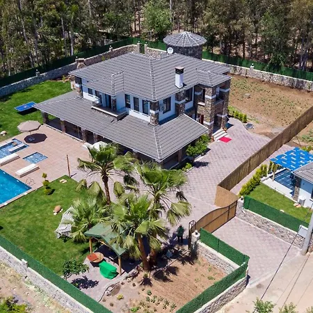 Kaya Koey'de Oezel Havuzlu, 5 Yatak Odali Lueks Albera Villa *