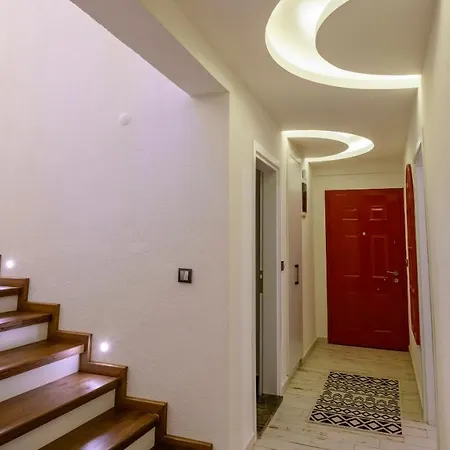 Kaya Koey'de Oezel Havuzlu, 5 Yatak Odali Lueks Albera Fethiye