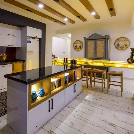 Kaya Koey'de Oezel Havuzlu, 5 Yatak Odali Lueks Albera * Fethiye