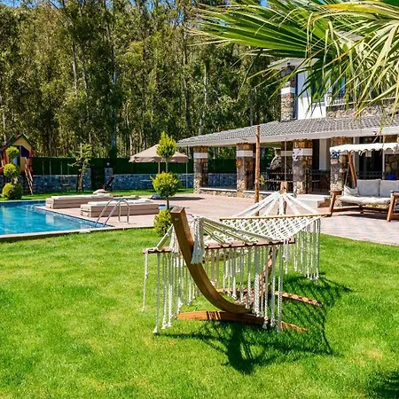 Kaya Koey'de Oezel Havuzlu, 5 Yatak Odali Lueks Albera Fethiye