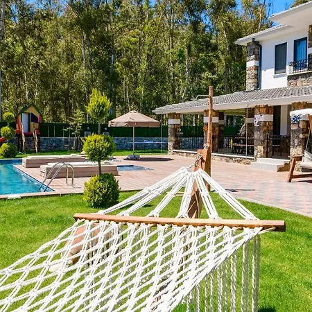 Villa Kaya Koey'de Oezel Havuzlu, 5 Yatak Odali Lueks Albera *