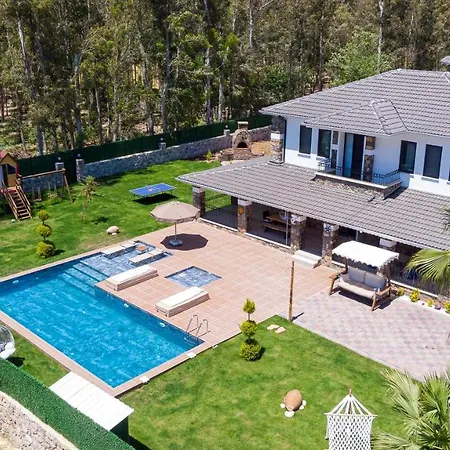 Kaya Koey'de Oezel Havuzlu, 5 Yatak Odali Lueks Albera * Fethiye