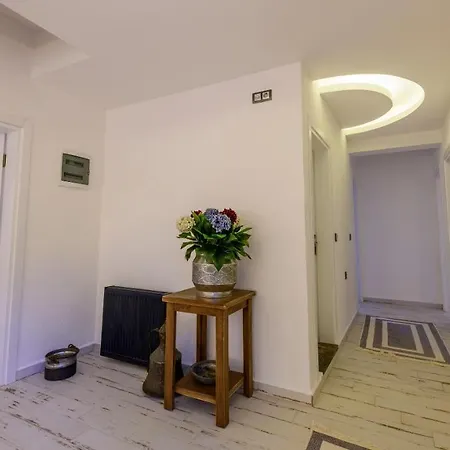 Kaya Koey'de Oezel Havuzlu, 5 Yatak Odali Lueks Albera Villa