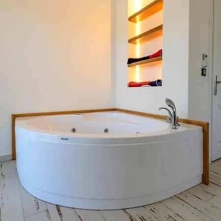 Kaya Koey'de Oezel Havuzlu, 5 Yatak Odali Lueks Albera Villa Fethiye