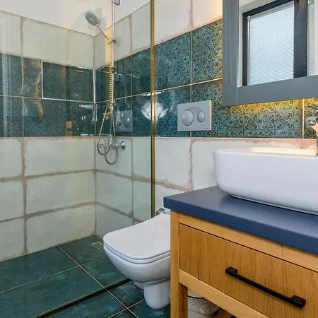 Kaya Koey'de Oezel Havuzlu, 5 Yatak Odali Lueks Albera Villa