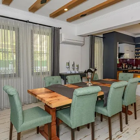 Villa Kaya Koey'de Oezel Havuzlu, 5 Yatak Odali Lueks Albera Fethiye