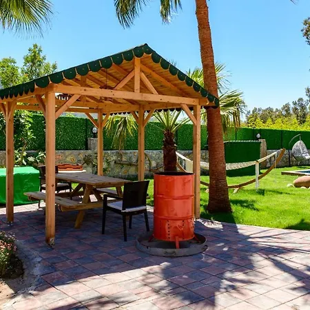 Kaya Koey'de Oezel Havuzlu, 5 Yatak Odali Lueks Albera Villa