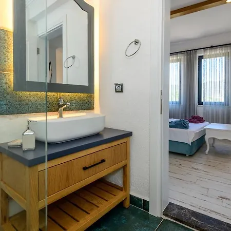 Kaya Koey'de Oezel Havuzlu, 5 Yatak Odali Lueks Albera * Fethiye