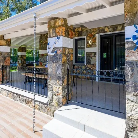 Kaya Koey'de Oezel Havuzlu, 5 Yatak Odali Lueks Albera * Fethiye