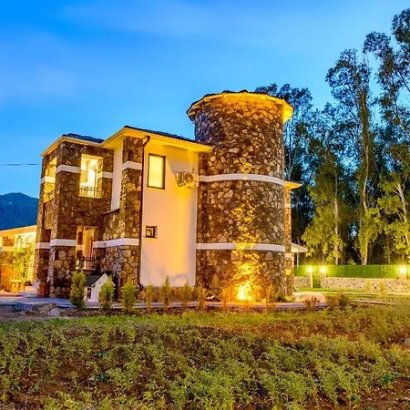 Kaya Koey'de Oezel Havuzlu, 5 Yatak Odali Lueks Albera Villa *